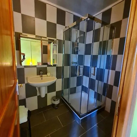 Bed & Breakfast 1 , Du Holley 3*